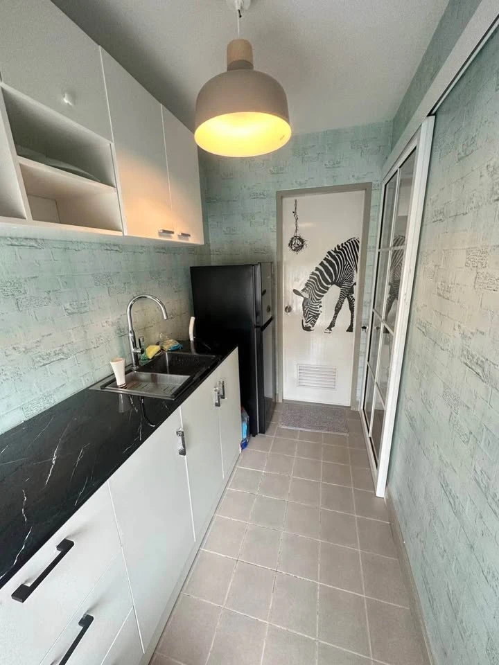 For sale: The Kit Sukhumvit 113, wallpapered throughout the room, simply decorated but looks great, hurry and reserve now!
