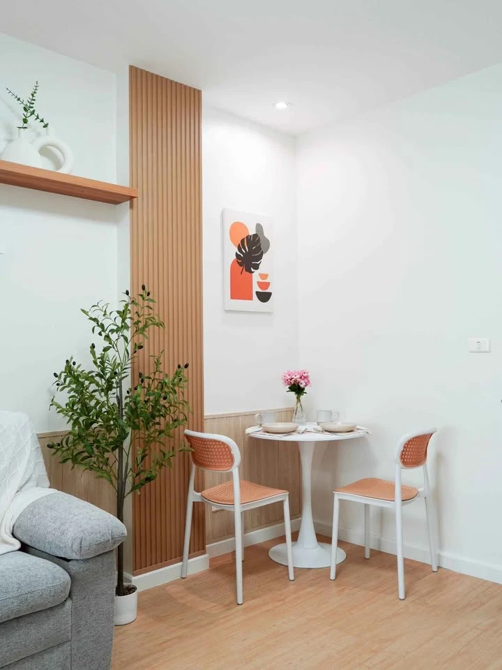 For sale: The Kit Sukhumvit 113. Garden view, spacious balcony, separate kitchen area, fully furnished, very livable.