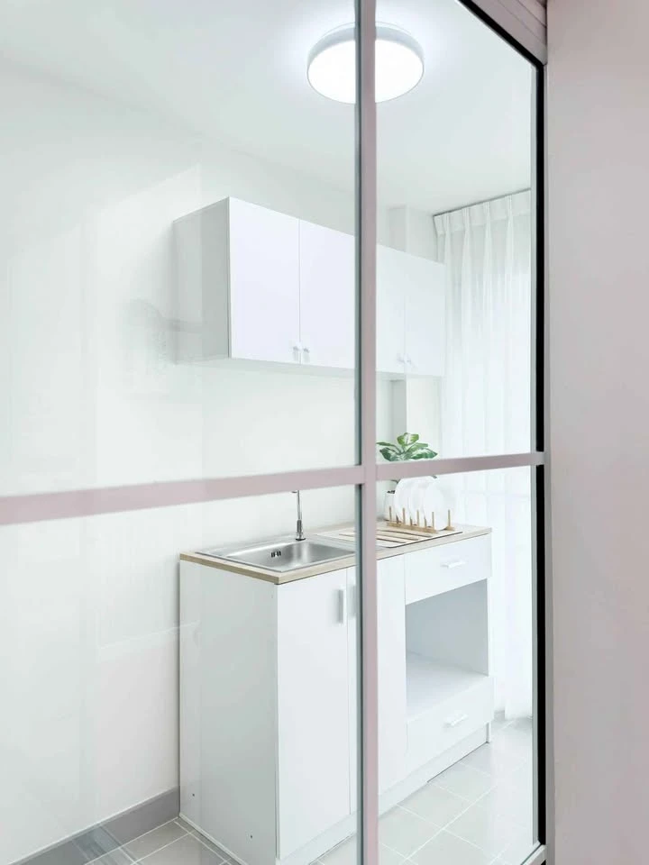 For sale: The Kit Sukhumvit 113. Garden view, spacious balcony, separate kitchen area, fully furnished, very livable.