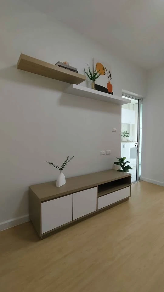 For sale: The Kit Sukhumvit 113. Garden view, spacious balcony, separate kitchen area, fully furnished, very livable.