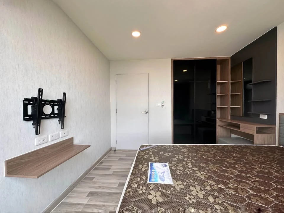 Selling The Cube Premium Ramintra 34. Beautiful unit, excellent condition, well-designed with separate room areas. Reserve now to secure your unit!