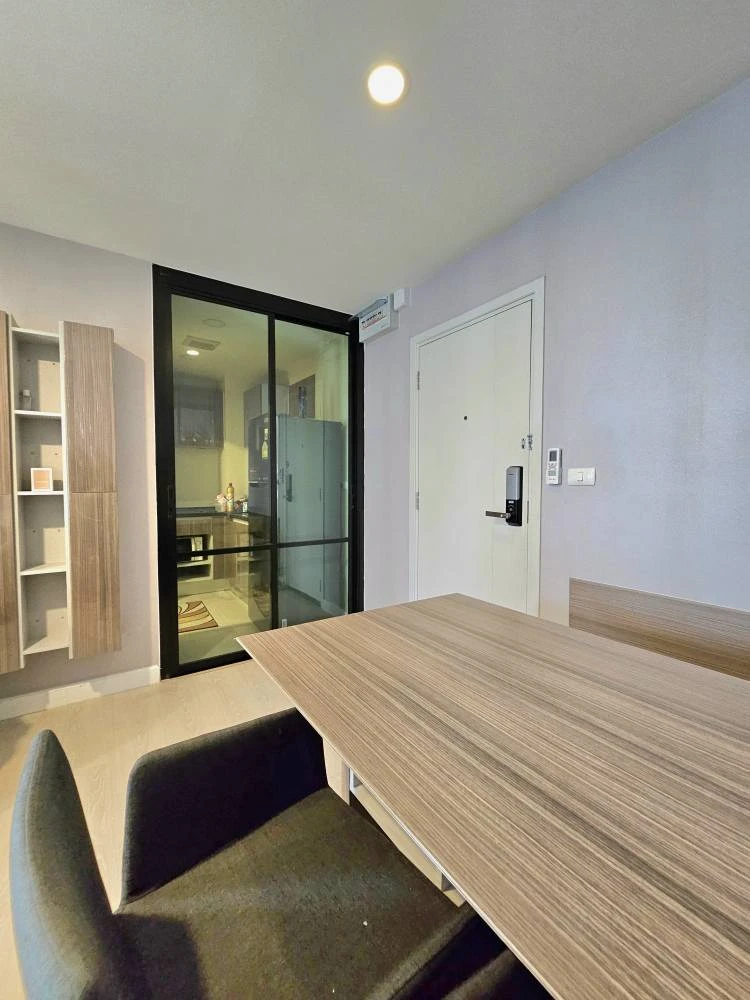 For sale: The Cube Plus Minburi, top floor, corner unit, open space, near fire escape, pool view, room doesn't get hot all day, don't miss out!