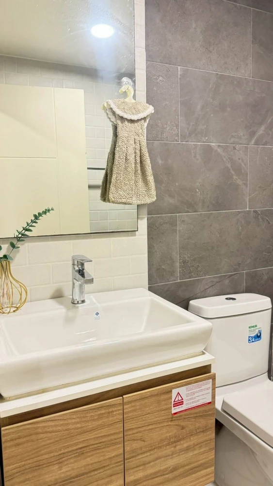 For sale: The Cube Loft Lat Phrao 107, decorated in a modern loft style, panoramic city view, with Bluetooth speakers embedded in the ceiling. Don't m