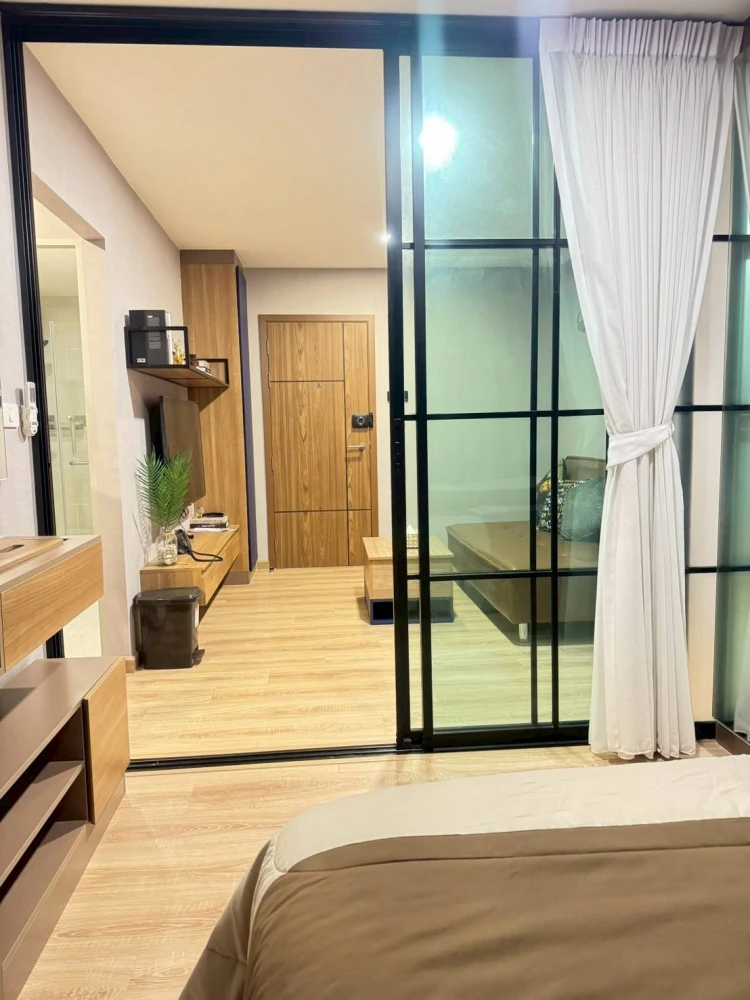 For sale: The Cube Loft Lat Phrao 107, decorated in a modern loft style, panoramic city view, with Bluetooth speakers embedded in the ceiling. Don't m