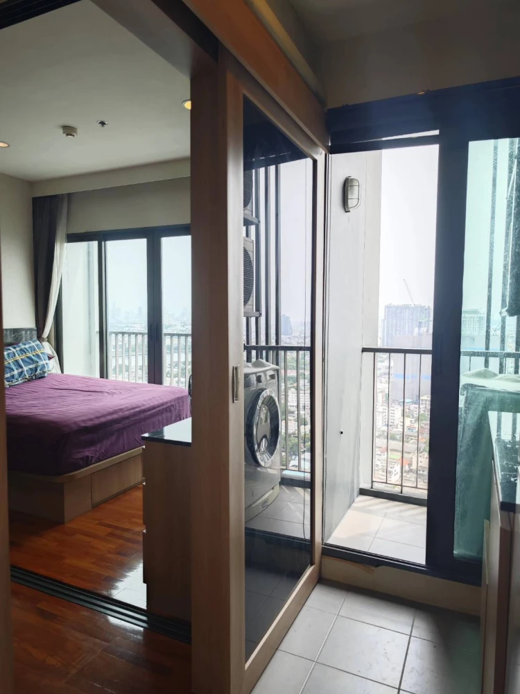 For sale: The Tree Rio Bang Ao Station, 33rd floor room, very high, great breeze, with good quality teak parquet flooring. Must book.