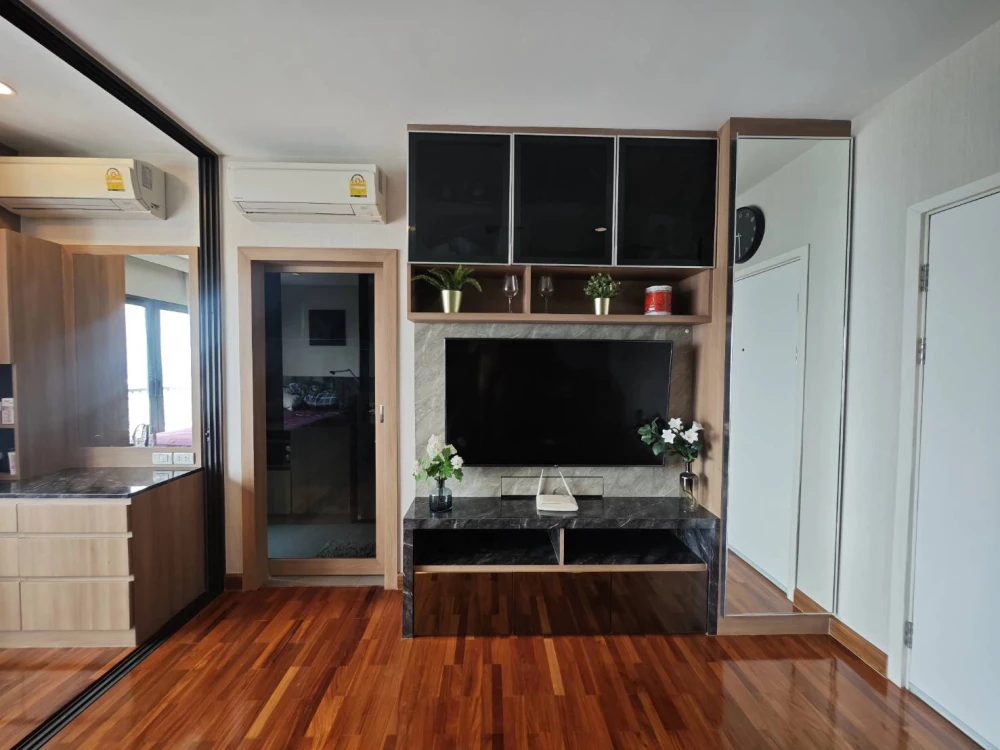 For sale: The Tree Rio Bang Ao Station, 33rd floor room, very high, great breeze, with good quality teak parquet flooring. Must book.