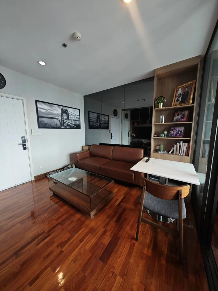 For sale: The Tree Rio Bang Ao Station, 33rd floor room, very high, great breeze, with good quality teak parquet flooring. Must book.