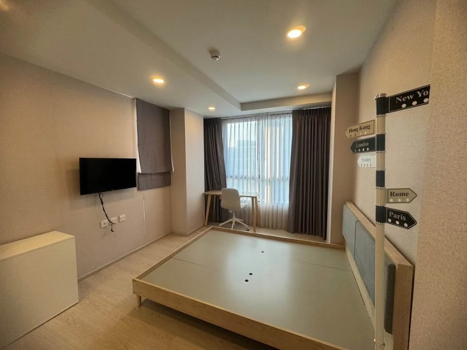 For sale: The Tree Sukhumvit 64, 2 bedrooms, 2 bathrooms, stunning wallpaper throughout the room, fully furnished, move in now!