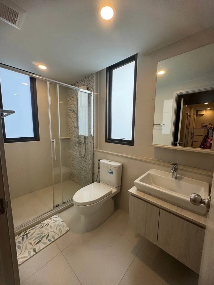 For sale: The Tree Sukhumvit 64, 2 bedrooms, 2 bathrooms, stunning wallpaper throughout the room, fully furnished, move in now!