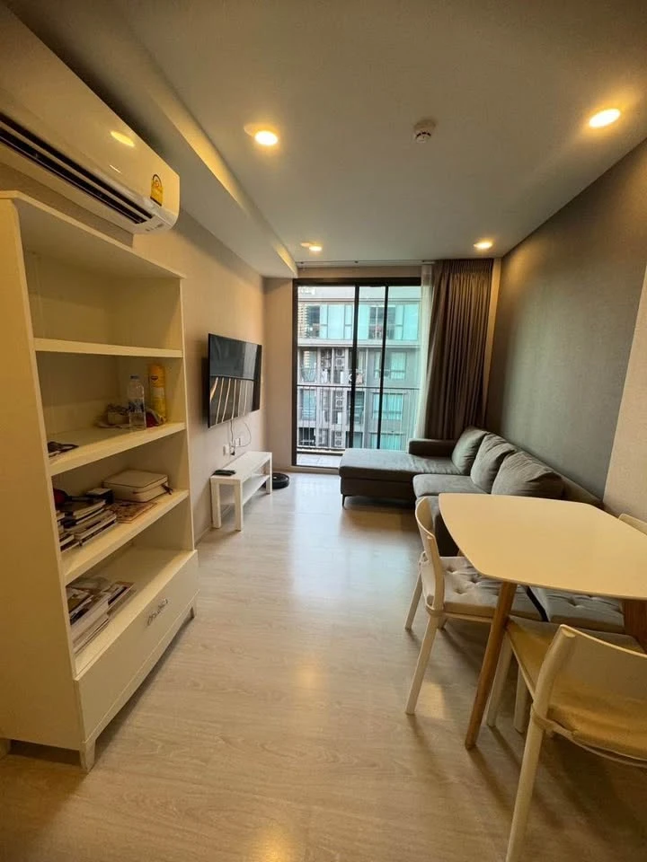For sale: The Tree Sukhumvit 64, 2 bedrooms, 2 bathrooms, stunning wallpaper throughout the room, fully furnished, move in now!