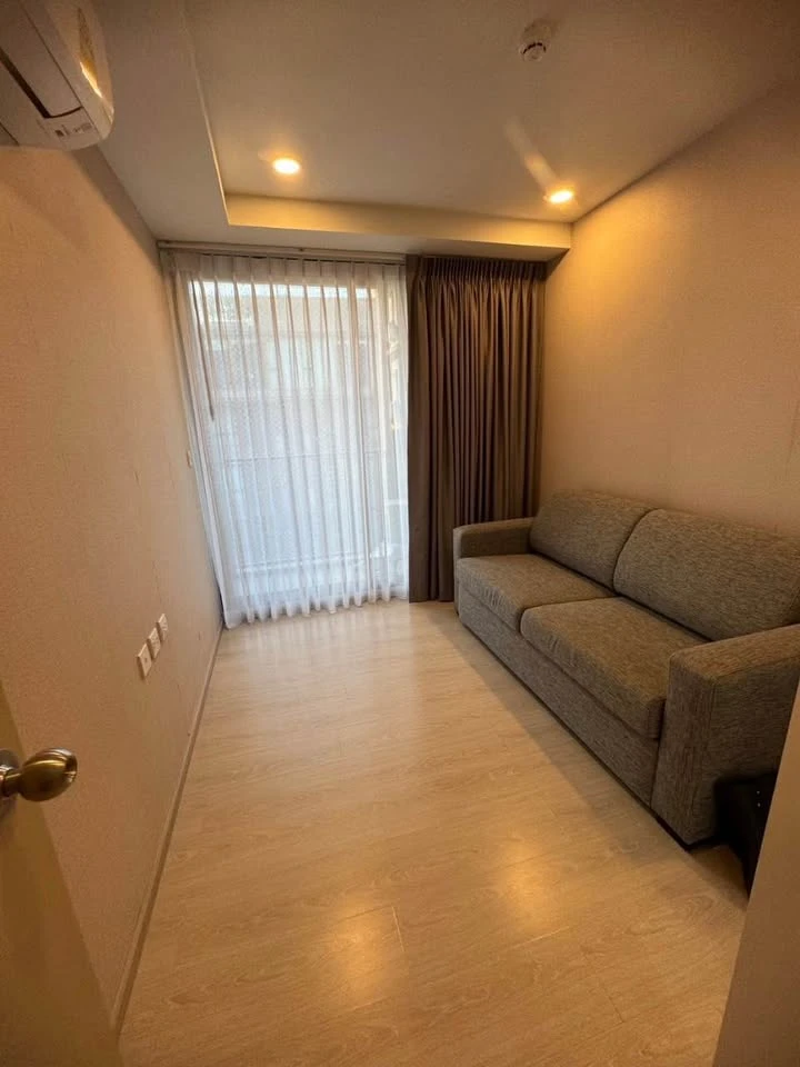 For sale: The Tree Sukhumvit 64, 2 bedrooms, 2 bathrooms, stunning wallpaper throughout the room, fully furnished, move in now!