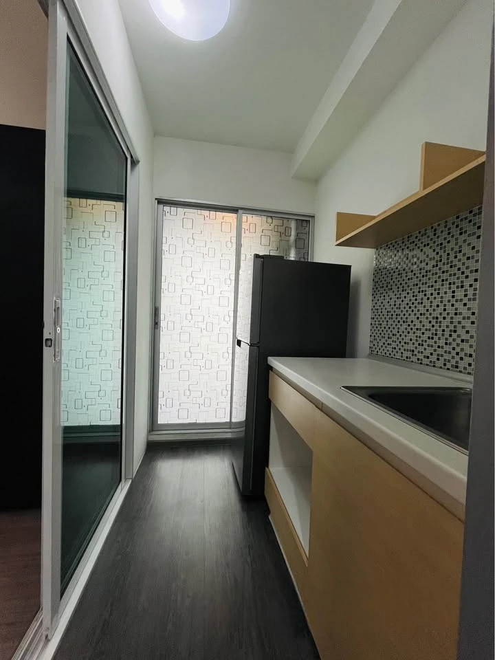 For sale: The Point Condo Rangsit Khlong 6, Building C, garden view, cool north, near the elevator, not far to walk. Ready, don't wait.