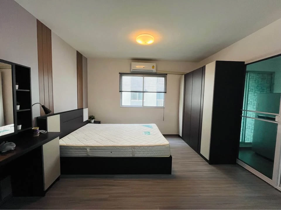For sale: The Point Condo Rangsit Khlong 6, Building C, garden view, cool north, near the elevator, not far to walk. Ready, don't wait.