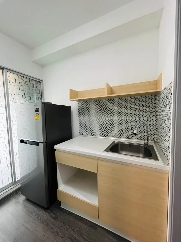For sale: The Point Condo Rangsit Khlong 6, Building C, garden view, cool north, near the elevator, not far to walk. Ready, don't wait.