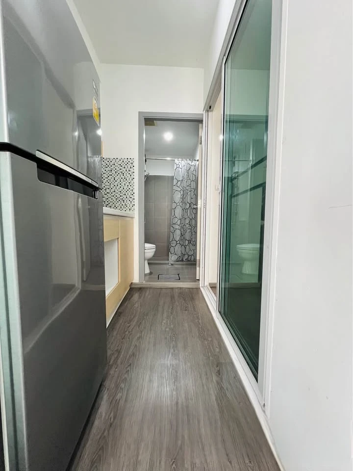 For sale: The Point Condo Rangsit Khlong 6, Building C, garden view, cool north, near the elevator, not far to walk. Ready, don't wait.
