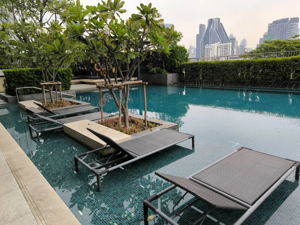 For sale: The Room Rama 4, high floor, very spacious room, beautiful built-in, nice to live in, get a city view, hurry and reserve before it's gone.