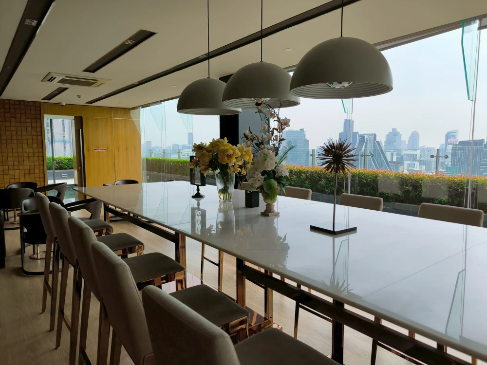 For sale: The Room Rama 4, high floor, very spacious room, beautiful built-in, nice to live in, get a city view, hurry and reserve before it's gone.