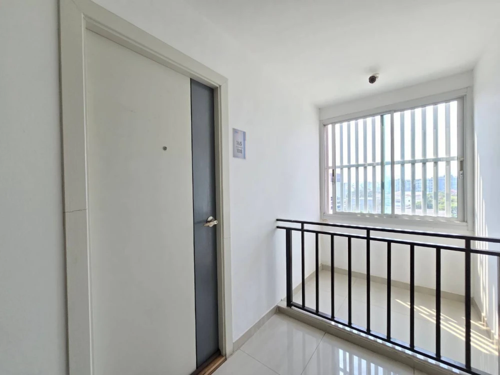 For sale: The One Plus D Huamark 12, 7th floor, corner room, beautiful view, balcony not attached to anyone, very private, must reserve like this.