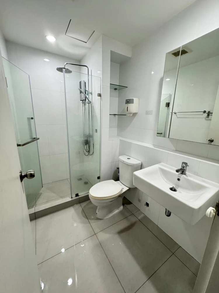 For sale: The Prodigy Phetkasem 62, high floor, simply decorated room, ready to move in, nice furniture, don't miss it.