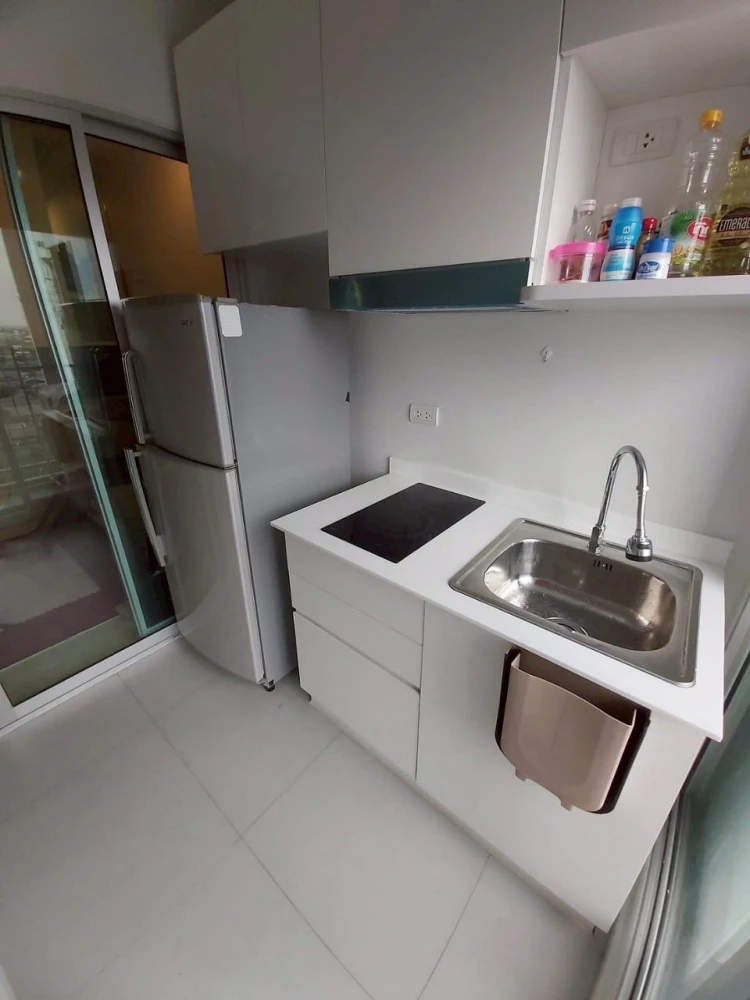 Selling a unit at The Prodigy Phetkasem 62. Located opposite the garbage room, a convenient short walk away. Close to the fire escape. Book now!