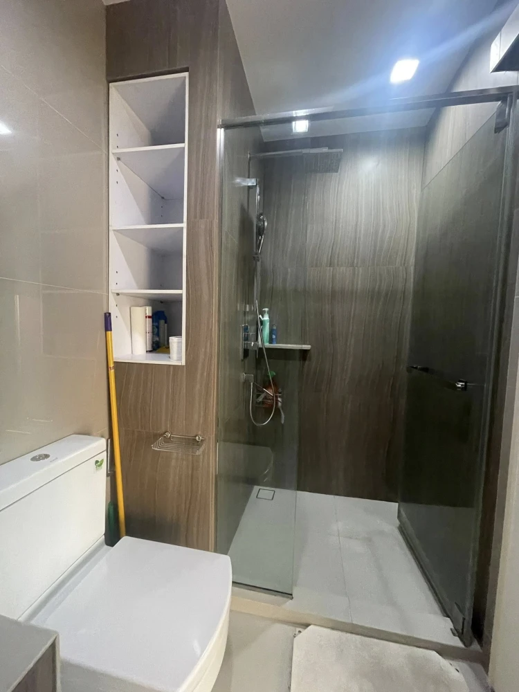 For sale: The Line Phahon-Pradipat, a clean, bright, and airy unit in a prime location on Phahonyothin Road. Ready to move in!
