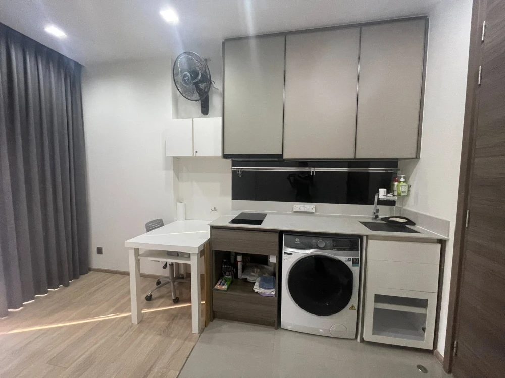 For sale: The Line Phahon-Pradipat, a clean, bright, and airy unit in a prime location on Phahonyothin Road. Ready to move in!