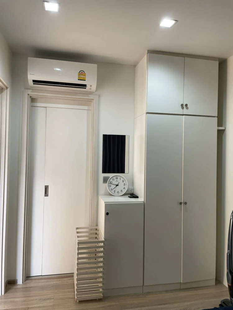 For sale: The Line Phahon-Pradipat, a clean, bright, and airy unit in a prime location on Phahonyothin Road. Ready to move in!