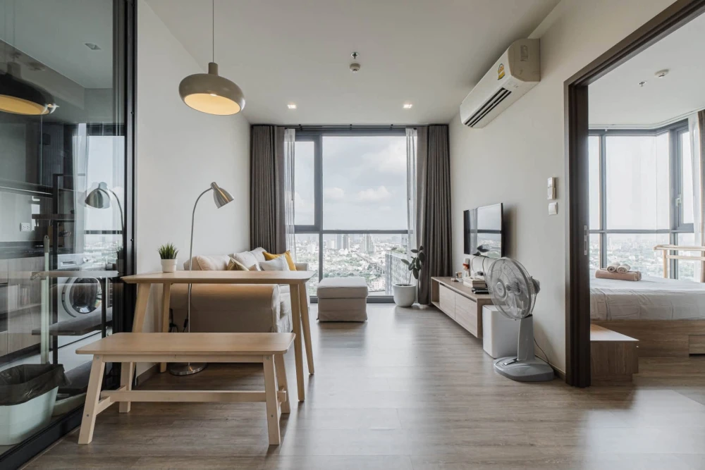 For sale: The Line Wong Sawang (29th floor). Beautiful view, no obstructing buildings. Spacious and airy room. Such a great place to live, you should