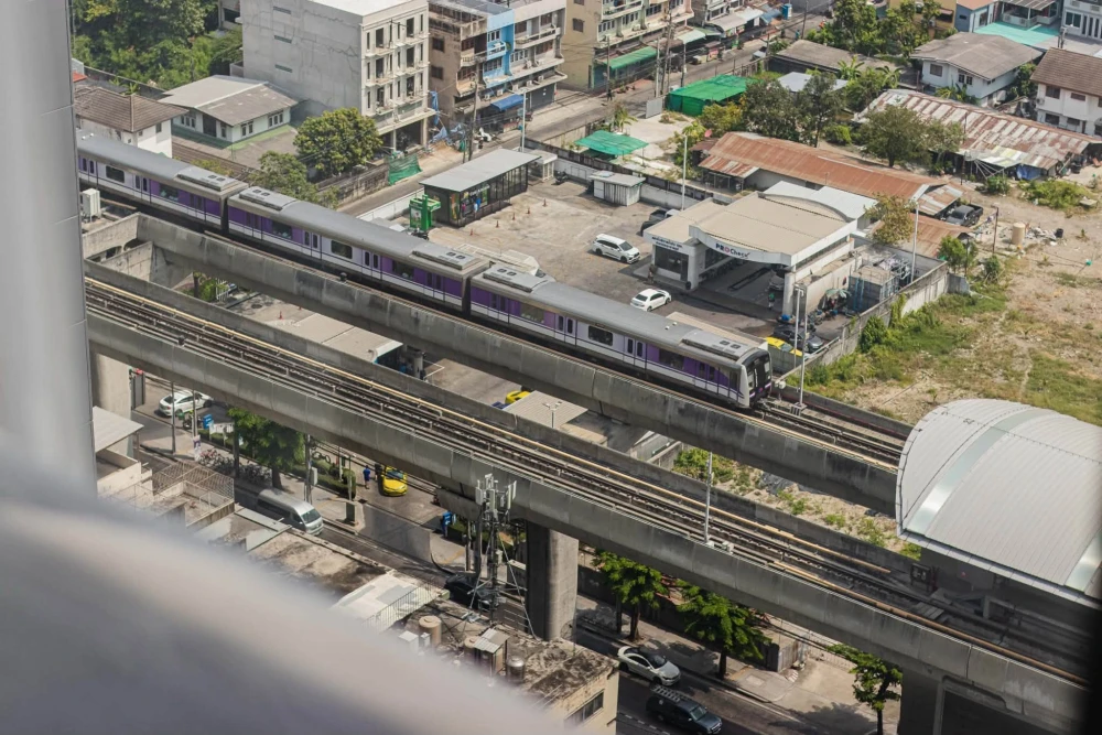 For sale: The Line Wong Sawang (29th floor). Beautiful view, no obstructing buildings. Spacious and airy room. Such a great place to live, you should