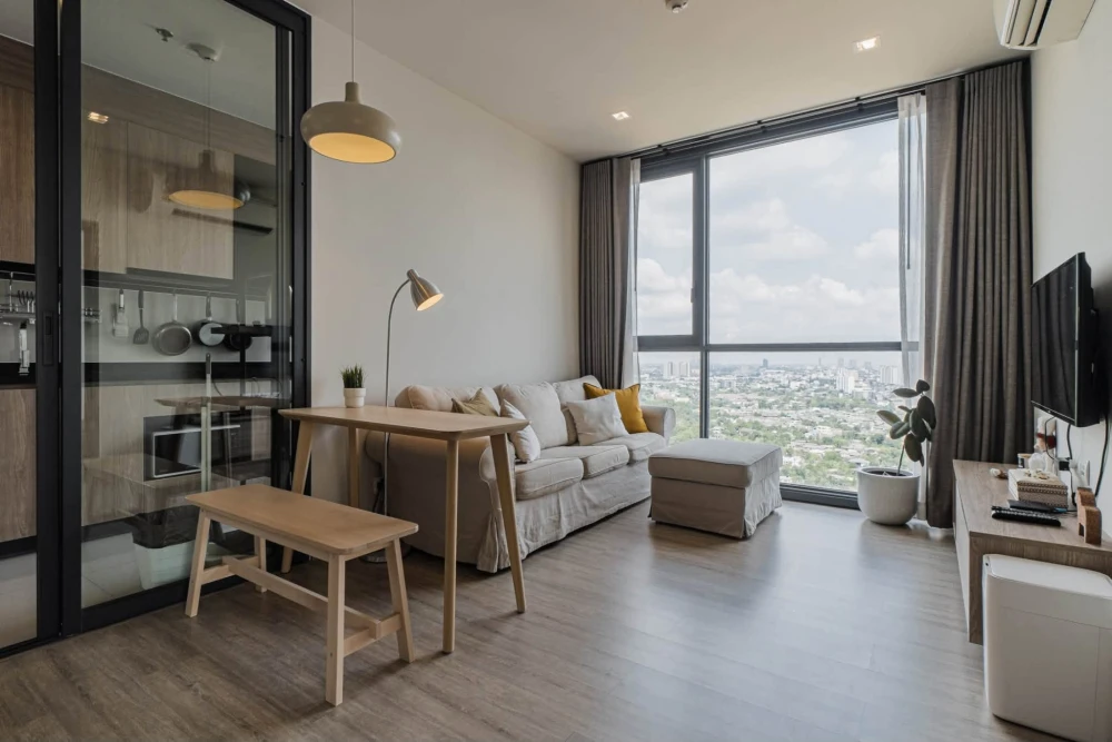 For sale: The Line Wong Sawang (29th floor). Beautiful view, no obstructing buildings. Spacious and airy room. Such a great place to live, you should