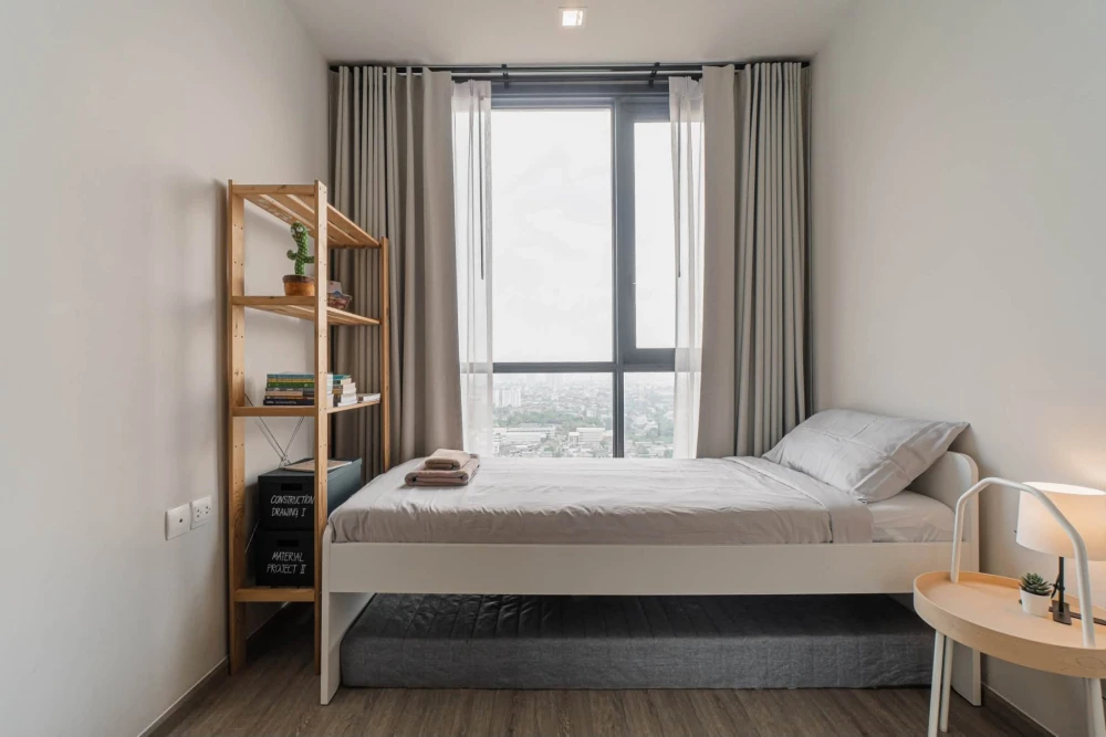 For sale: The Line Wong Sawang (29th floor). Beautiful view, no obstructing buildings. Spacious and airy room. Such a great place to live, you should