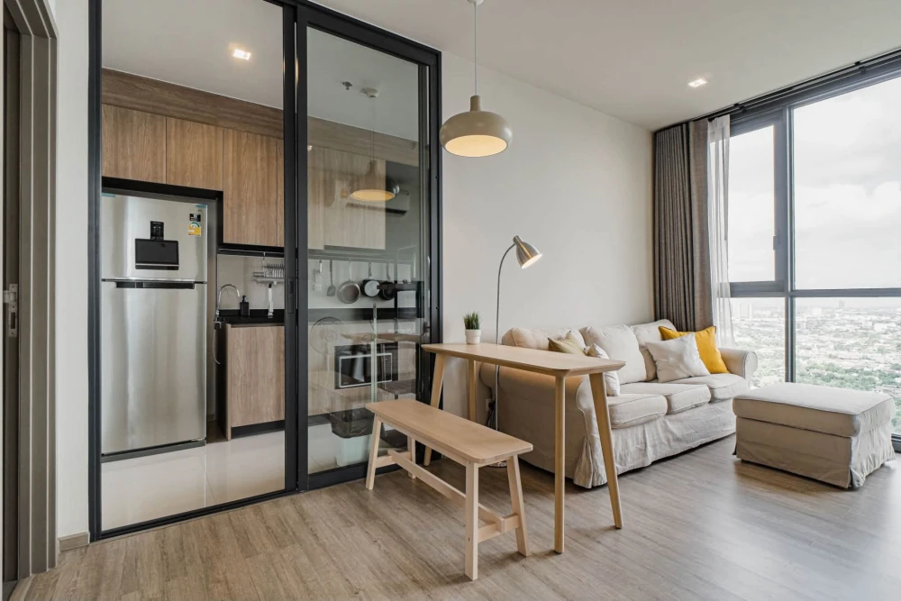 For sale: The Line Wong Sawang (29th floor). Beautiful view, no obstructing buildings. Spacious and airy room. Such a great place to live, you should