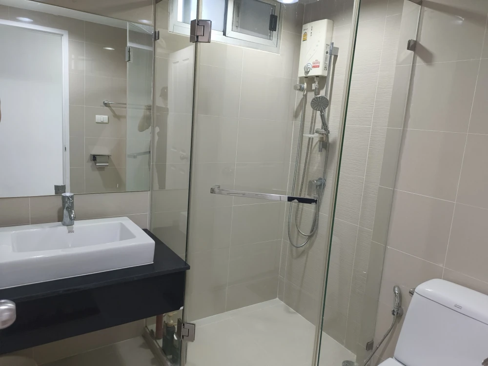 For sale: Belle Grand Rama 9, room ready to move in. Complete set of furniture Good electrical appliances Good like this, reserve now.