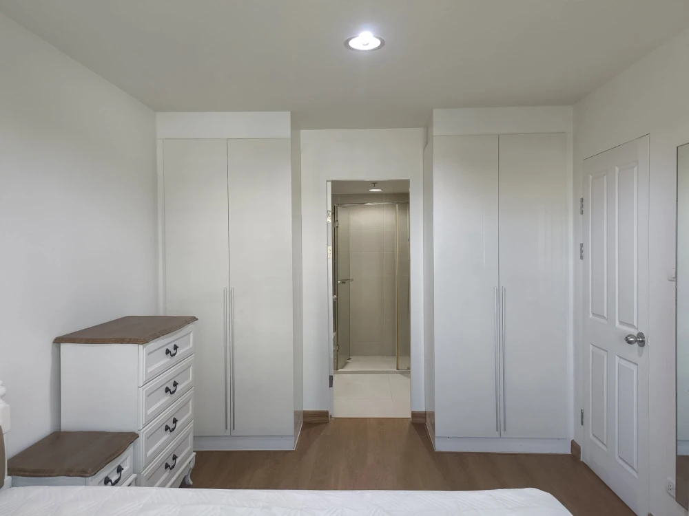 For sale: Belle Grand Rama 9, room ready to move in. Complete set of furniture Good electrical appliances Good like this, reserve now.