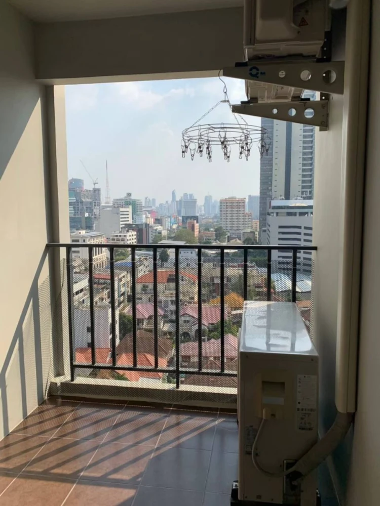 For sale: Belle Grand Rama 9, ready-to-move-in unit with full furniture. Spacious and comfortable. Book now!
