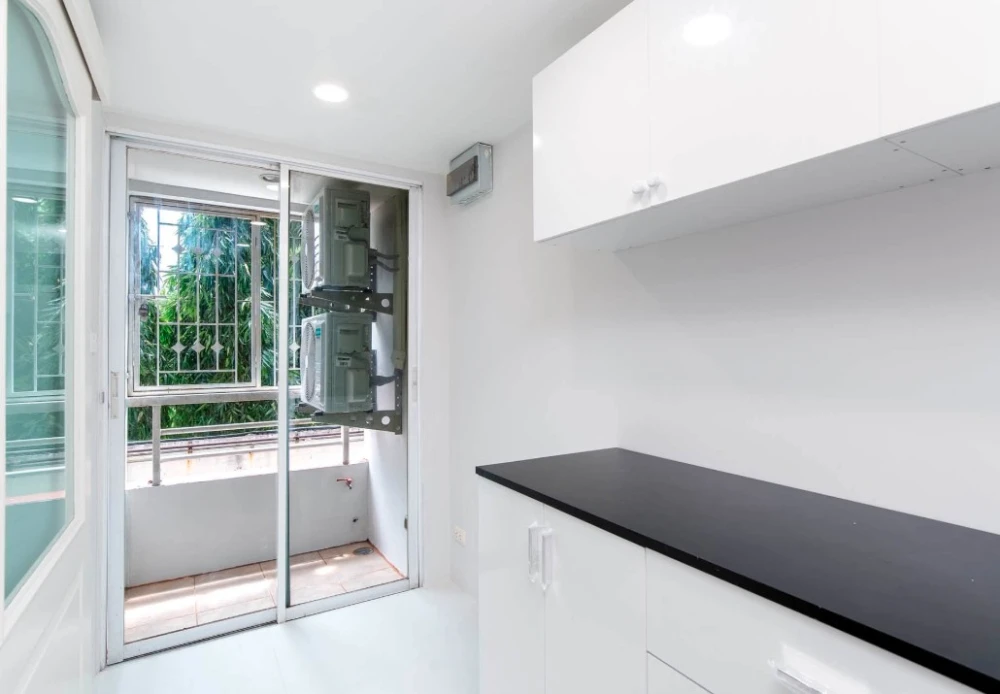 For sale: Premsiri Boutique Park Kaset-Nawamin. Beautifully decorated unit with fully partitioned areas. Book now before it's too late!
