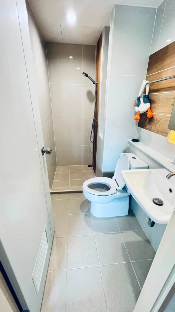 For sale: Plearn Plearn Condominium Ratchaphruek - Pinklao, 2nd floor, corner unit, 2 bedrooms, 2 bathrooms, spacious living area. Reservation require