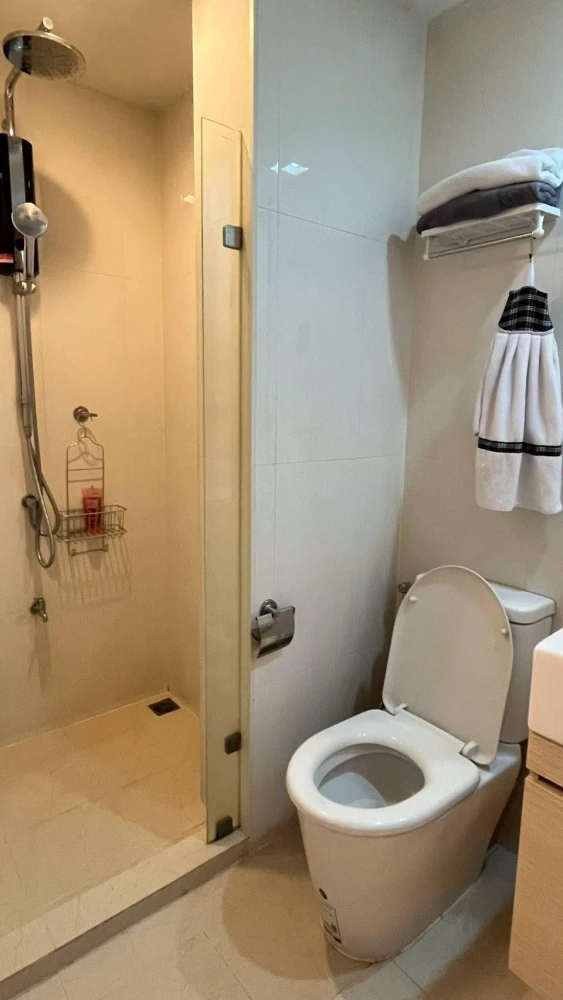For sale: Metro Luxe Rama 4, 4th floor, Building B, fully furnished + complete electrical appliances, very nice to live in, hurry up and grab it!