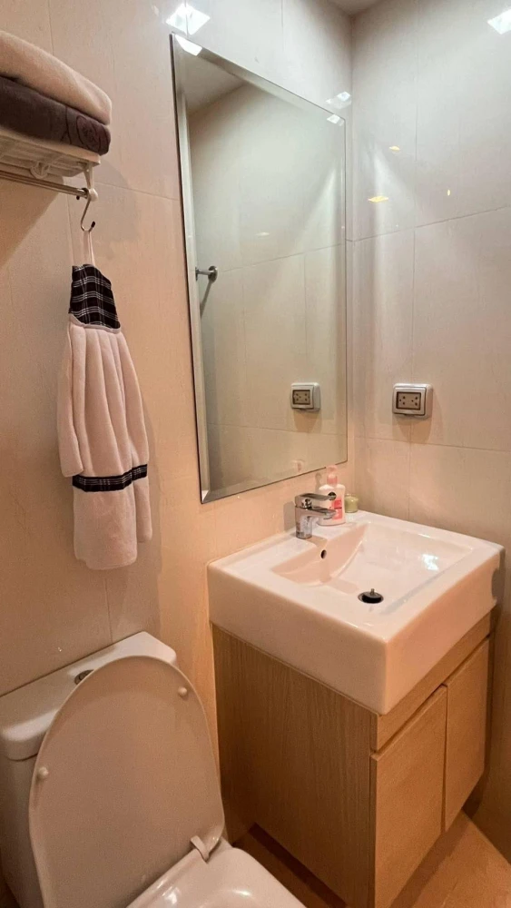 For sale: Metro Luxe Rama 4, 4th floor, Building B, fully furnished + complete electrical appliances, very nice to live in, hurry up and grab it!