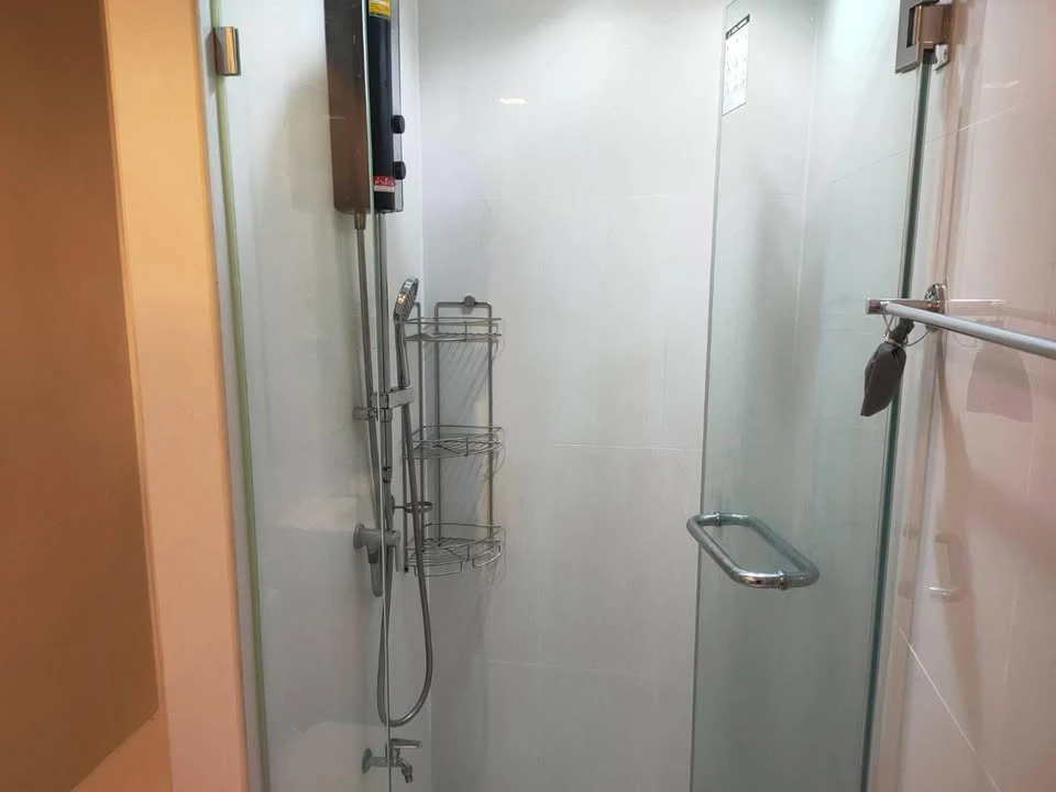 For sale: Metro Lux Kaset, 8th floor, single room, beautiful view, RS view, quiet, walls not connected to other rooms, must arrange!!