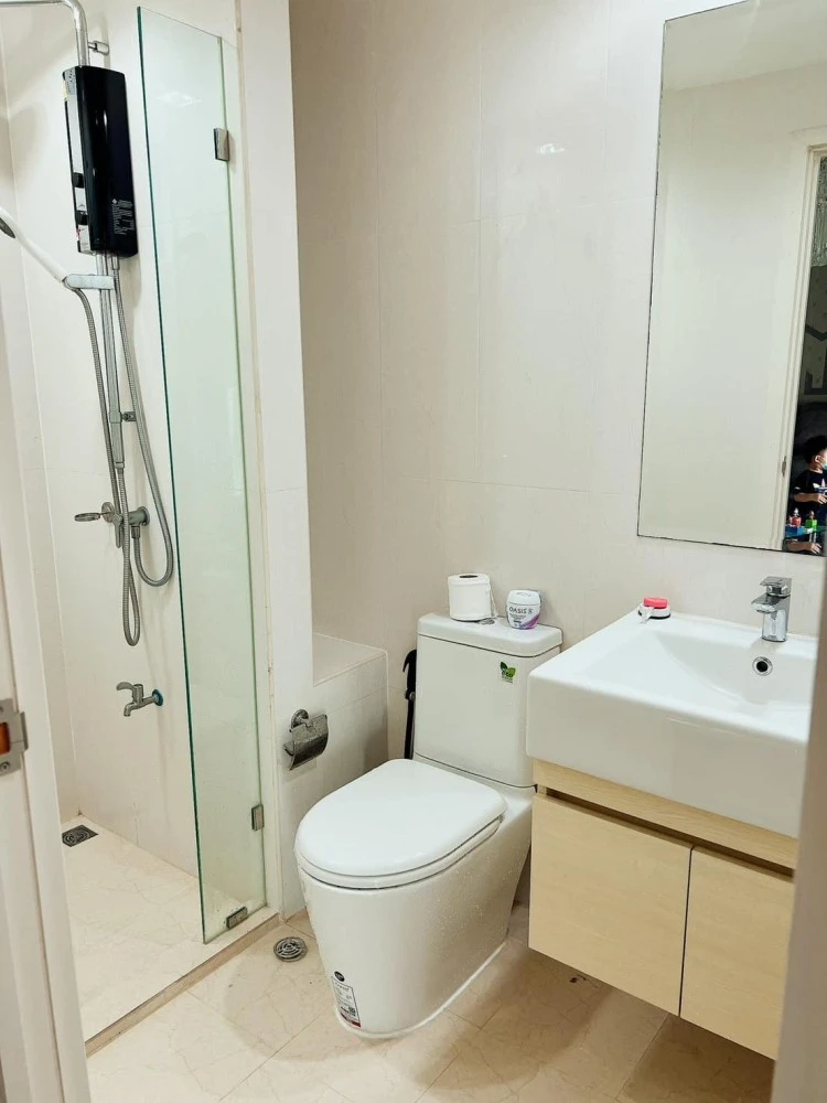 For sale: Metro Luxe Kaset, fully furnished, built-in furniture, ready to move in, convenient for travel, very worth booking.