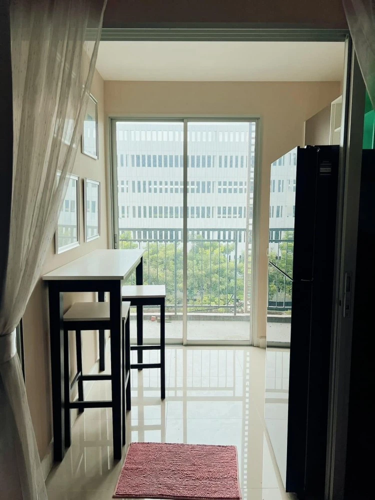For sale: Metro Luxe Kaset, fully furnished, built-in furniture, ready to move in, convenient for travel, very worth booking.