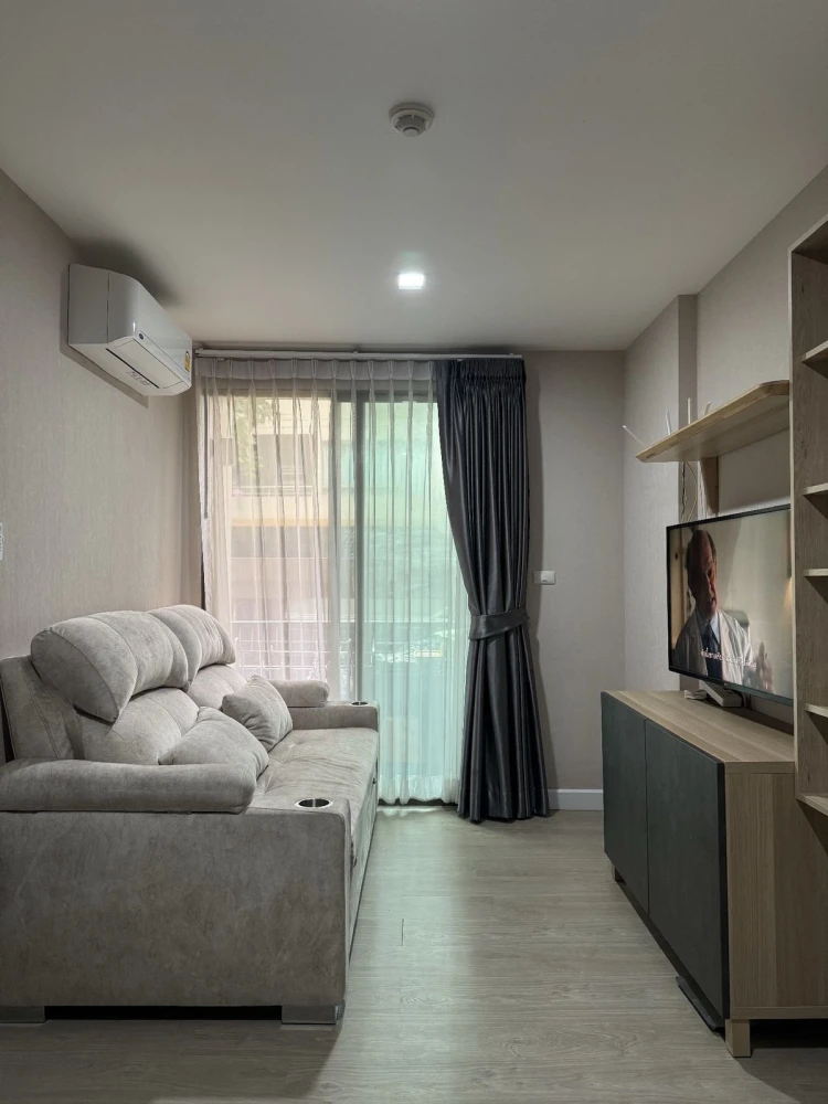For sale: Metrolux Ratchada, 2nd floor, fully furnished room, ready to move in. Interested in owning one? Hurry and reserve now!