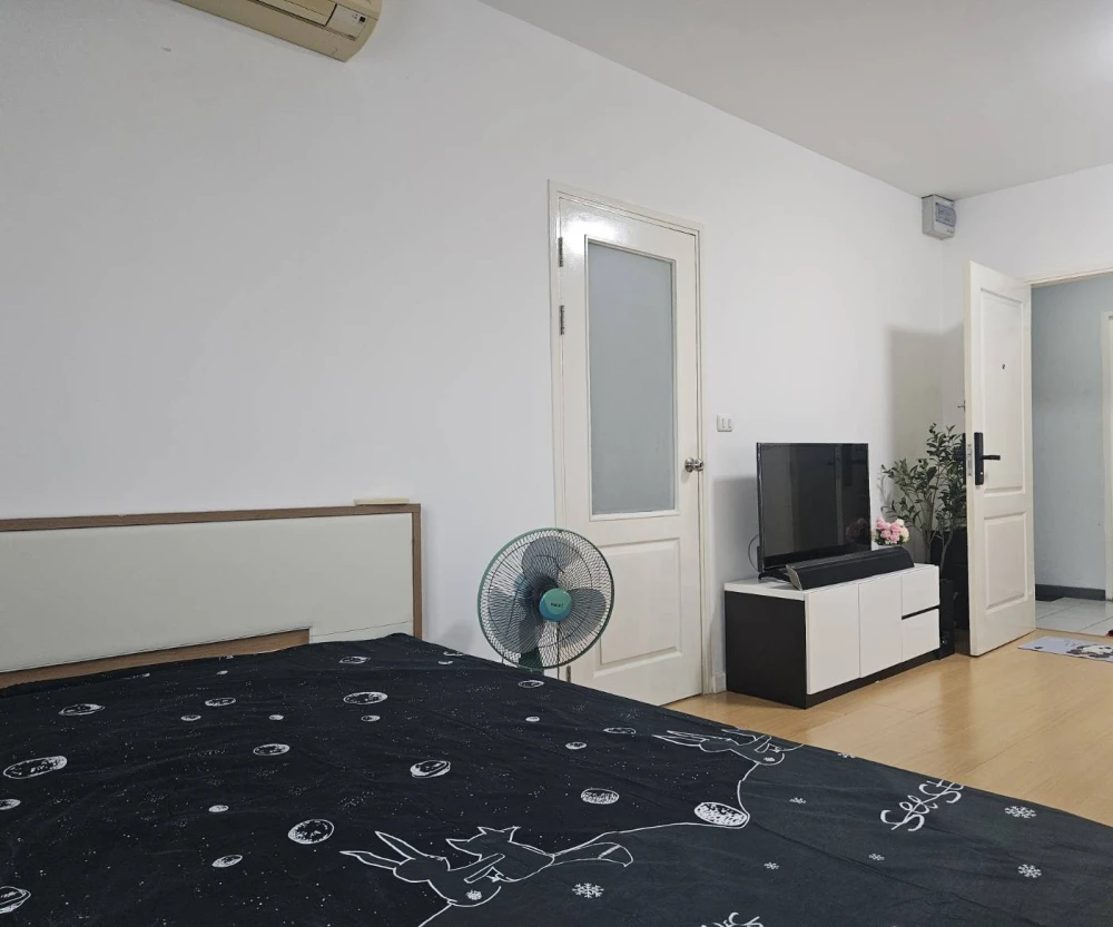 For sale, Lot 624 Lat Phrao Condolette, top floor, spacious room, quiet, private. Don't just look and reserve now.