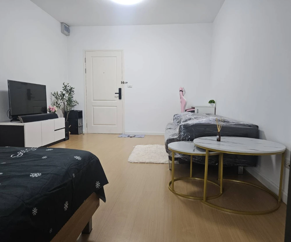 For sale, Lot 624 Lat Phrao Condolette, top floor, spacious room, quiet, private. Don't just look and reserve now.