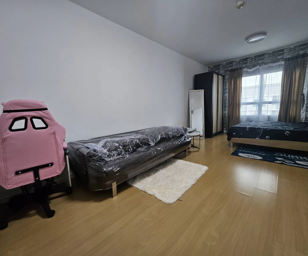 For sale, Lot 624 Lat Phrao Condolette, top floor, spacious room, quiet, private. Don't just look and reserve now.