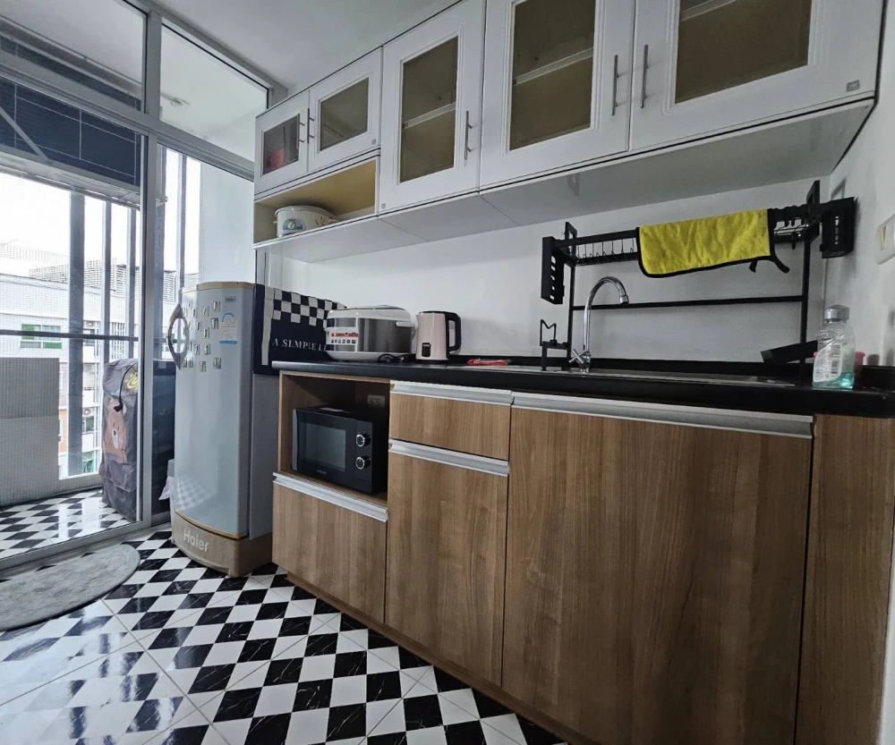 For sale, Lot 624 Lat Phrao Condolette, top floor, spacious room, quiet, private. Don't just look and reserve now.
