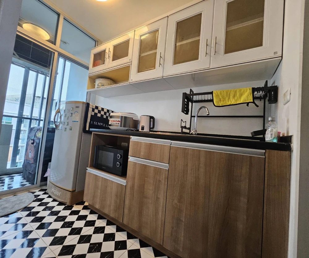 For sale, Lot 624 Lat Phrao Condolette, top floor, spacious room, quiet, private. Don't just look and reserve now.
