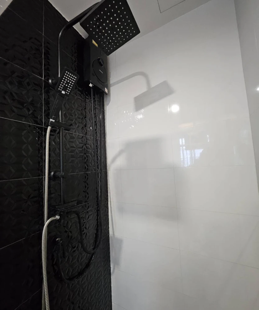 For sale, Lot 624 Lat Phrao Condolette, top floor, spacious room, quiet, private. Don't just look and reserve now.