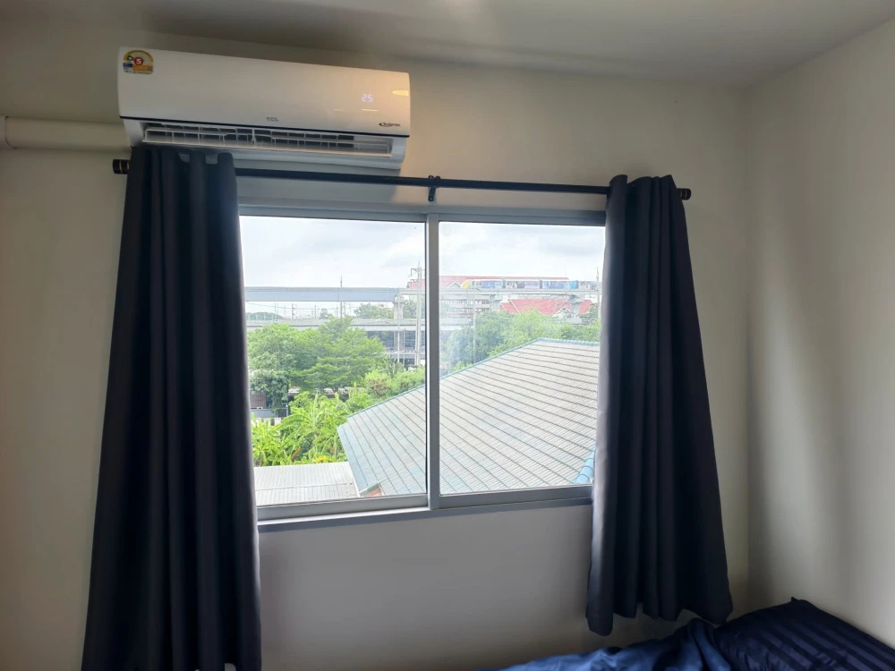 For sale: Sena Kit Srinakarin - Sri Dan, Building B, 5th floor, just the right height, with built-in wardrobes and storage cabinets. Interested? Reser